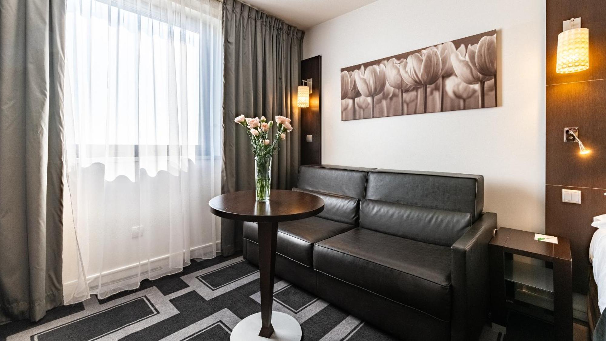 Holiday Inn Dijon Toison D'Or By Ihg Esterno foto